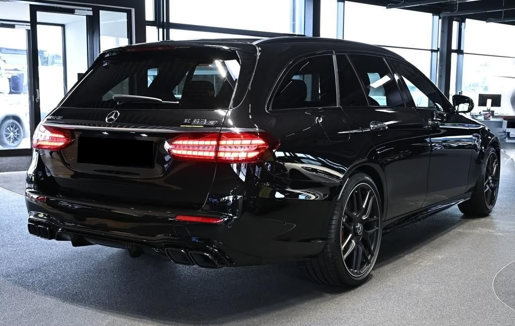 Mercedes E 63 S AMG 4matic | sportovní luxusní kombi | V8 biturbo 612 koní | max výbava | nový model | objednání online AUTOiBUY.com